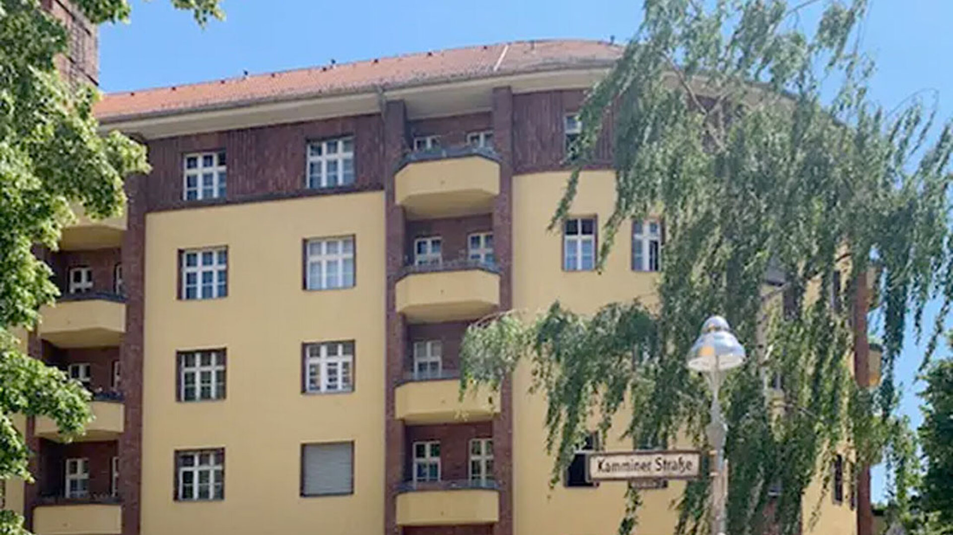 Vermieteter Altbau mit 2 Zimmern und Wannenbad