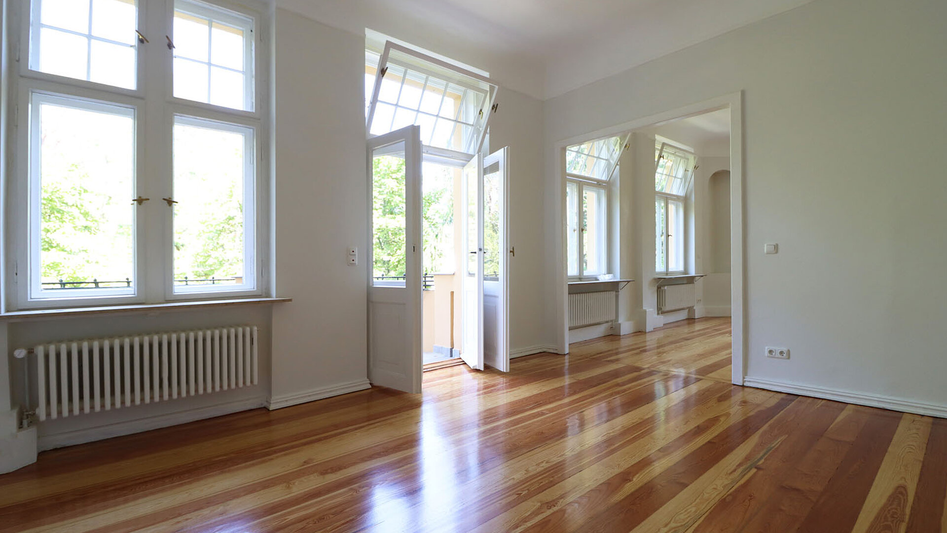 Top sanierte Villenwohnung mit Balkon in Nikolassee 